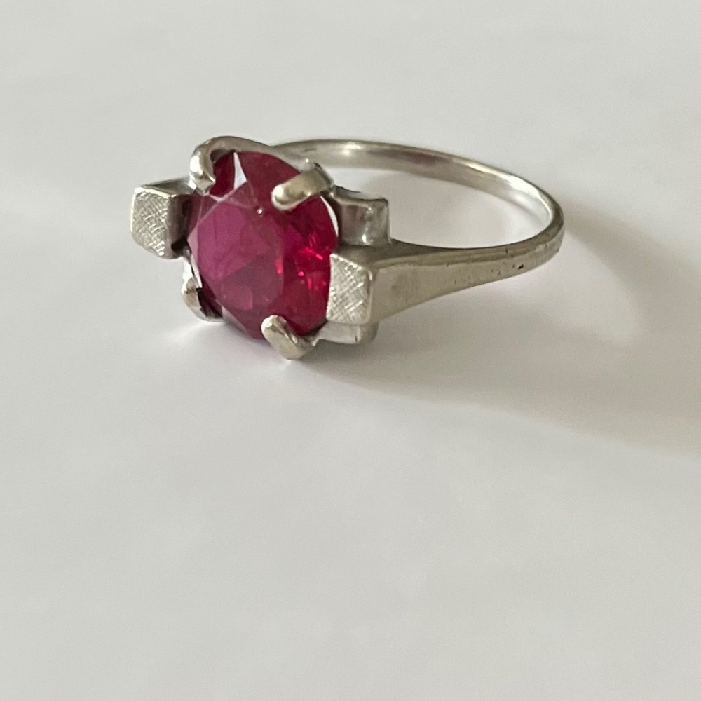 Red stone and white gold ring